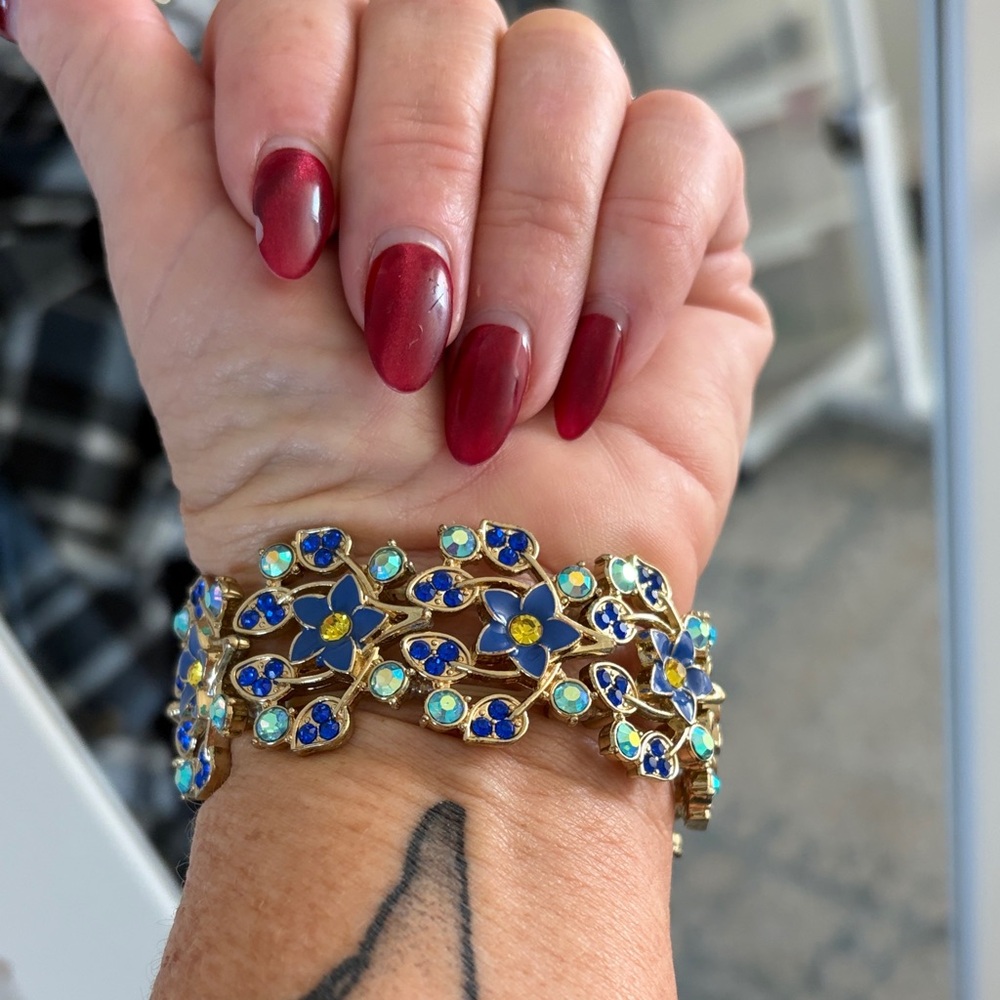 Vintage Shades of Blue AB stones Enamel Gold & Blue Floral Stretch Bracelet - Picture 4 of 6